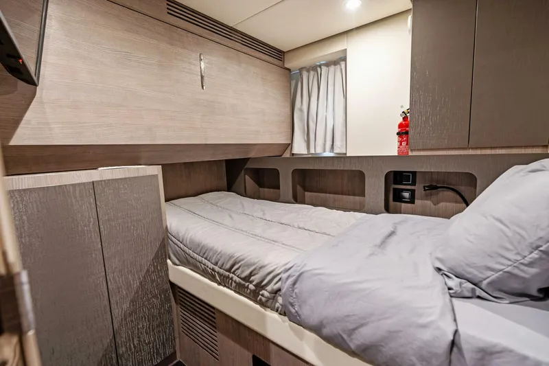 Slide: The Image of Azimut S8 2024 - 5064825