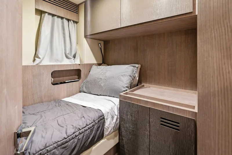 Slide: The Image of Azimut S8 2024 - 5064826