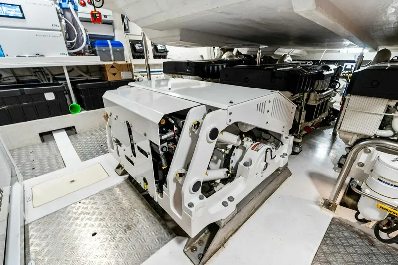 Slide: The Image of Azimut S8 2024 - 5064830