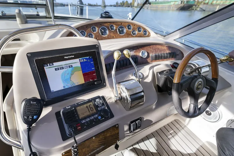 Slide: The Image of Sea Ray 34 2001 - 5065287