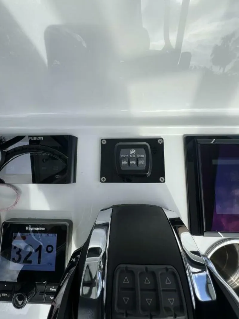 Slide: The Image of Yellowfin 36 Offshore 2019 - 5067498