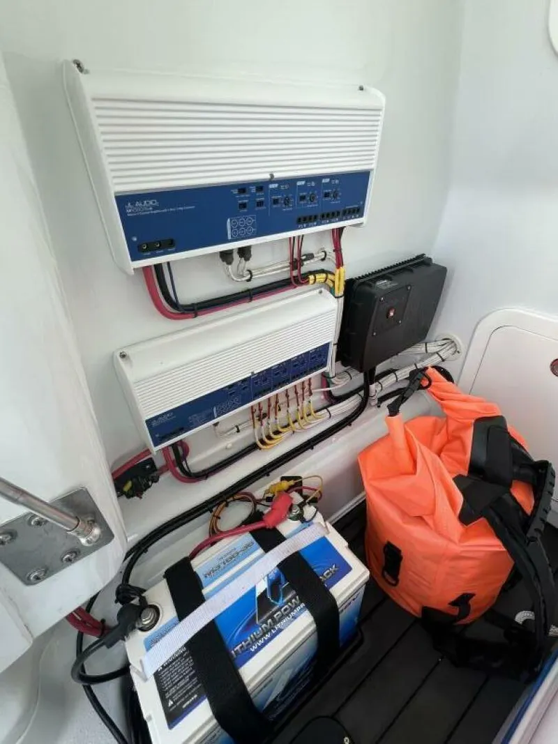 Slide: The Image of Yellowfin 36 Offshore 2019 - 5067537