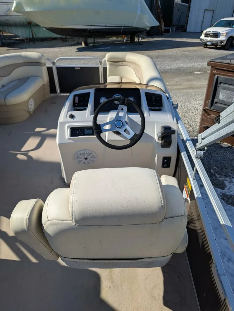 Slide: The Image of Bennington 21 SLX 2014 - 5068701