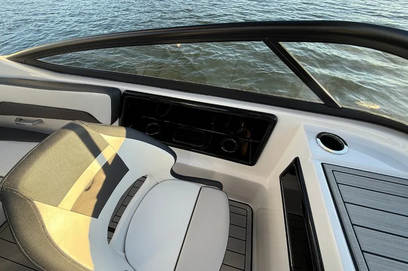 Slide: The Image of Yamaha 195S 2026 - 19