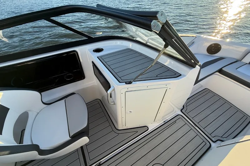 Slide: The Image of Yamaha 195S 2026 - 20