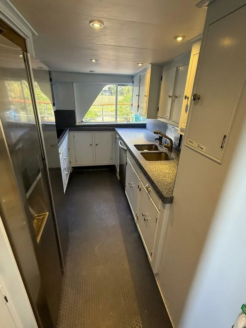 Slide: The Image of Burger Raised Pilothouse 1972 - 5069752