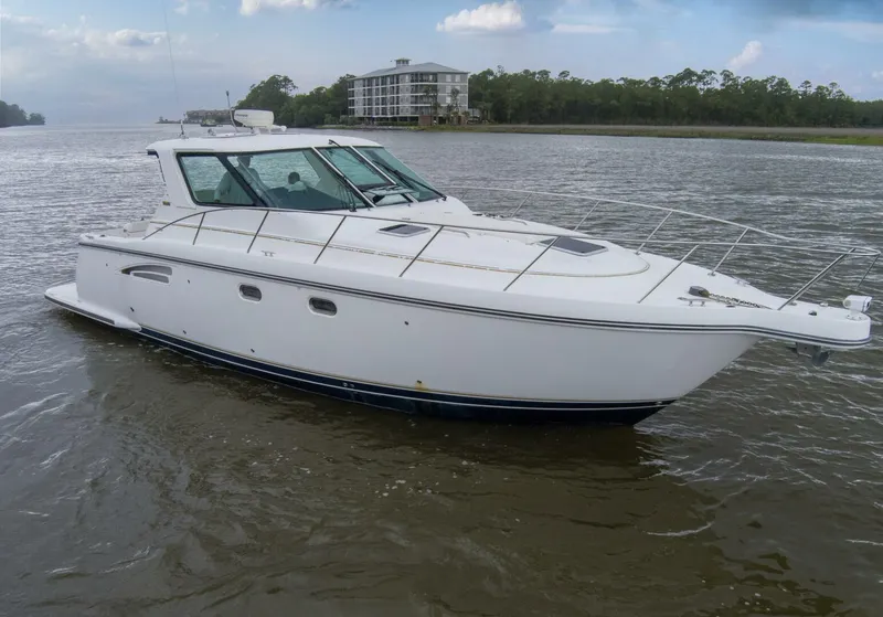 Slide: The Image of 2005 3600 Tiara _Forever Friday_ Starboard Forward Profile - 5343611