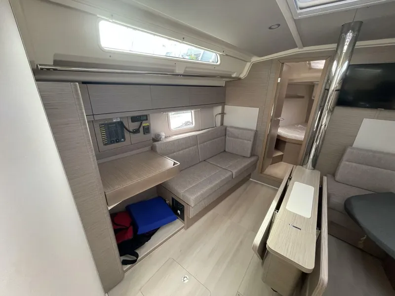 Slide: The Image of Hanse 418 2021 - 5074170