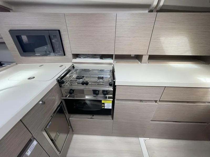 Slide: The Image of Hanse 418 2021 - 5074173