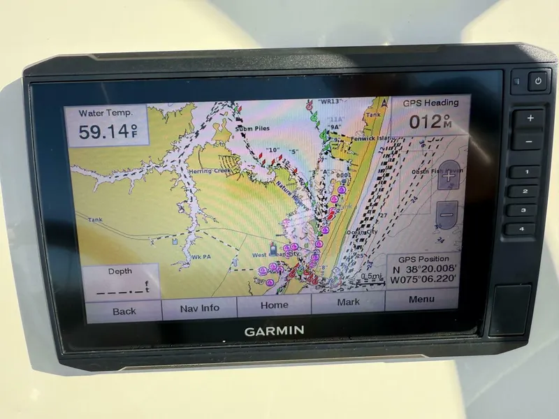 Slide: The Image of Boston Whaler 210 Dauntless 2020 - 5074612