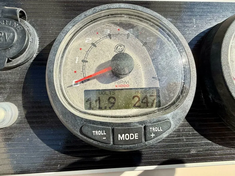 Slide: The Image of Boston Whaler 210 Dauntless 2020 - 5074616