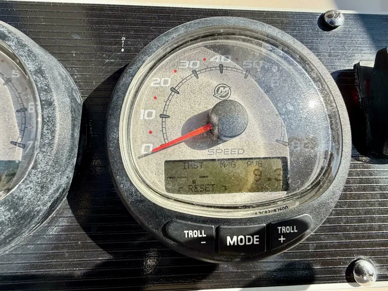 Slide: The Image of Boston Whaler 210 Dauntless 2020 - 5074624