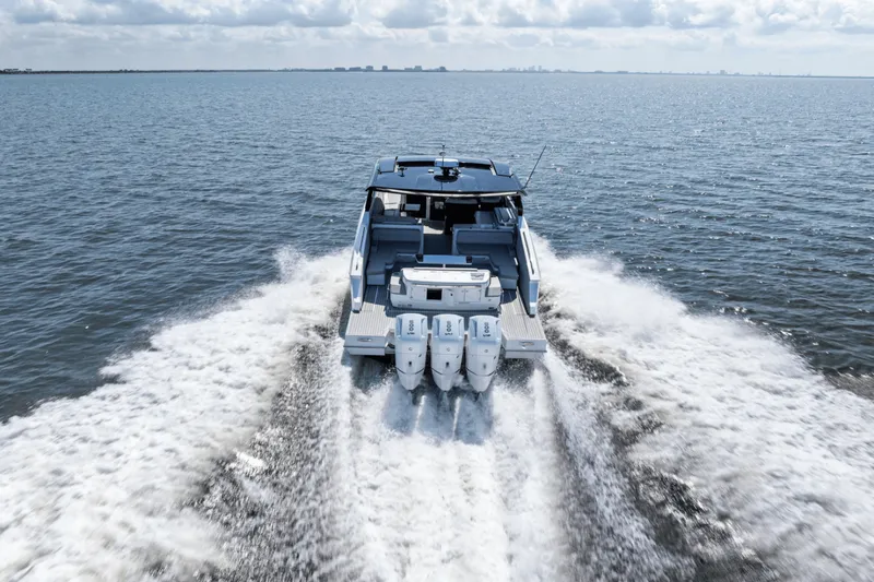 Slide: The Image of Cruisers 50 GLS 2025 - 5299861