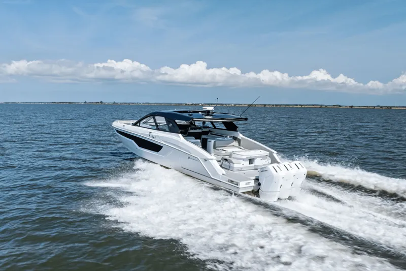 Slide: The Image of Cruisers 50 GLS 2025 - 5299864