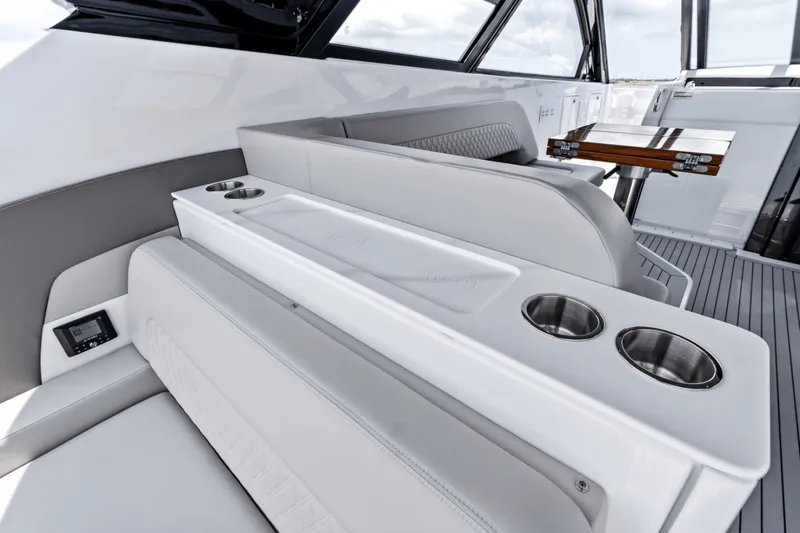 Slide: The Image of Cruisers 50 GLS 2025 - 5299873