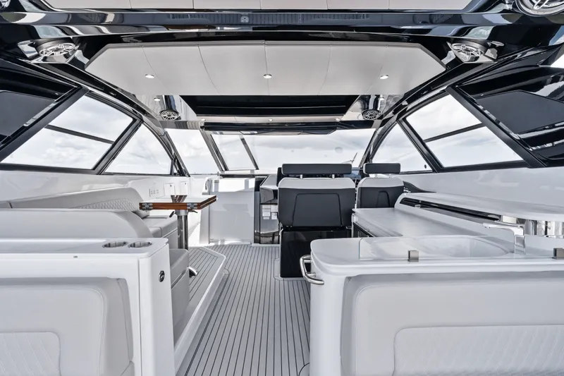 Slide: The Image of Cruisers 50 GLS 2025 - 5299891
