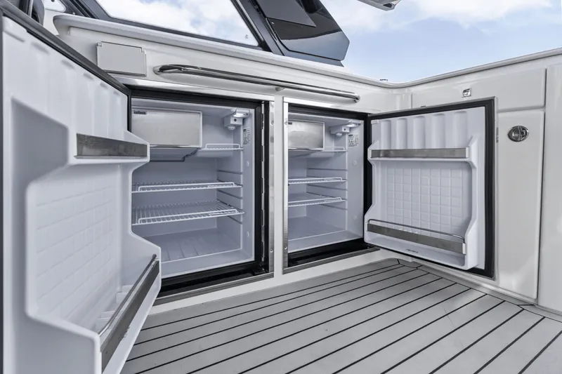 Slide: The Image of Cruisers 50 GLS 2025 - 5299894