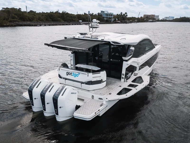 Slide: The Image of Galeon 435 GTO 2025 - 10