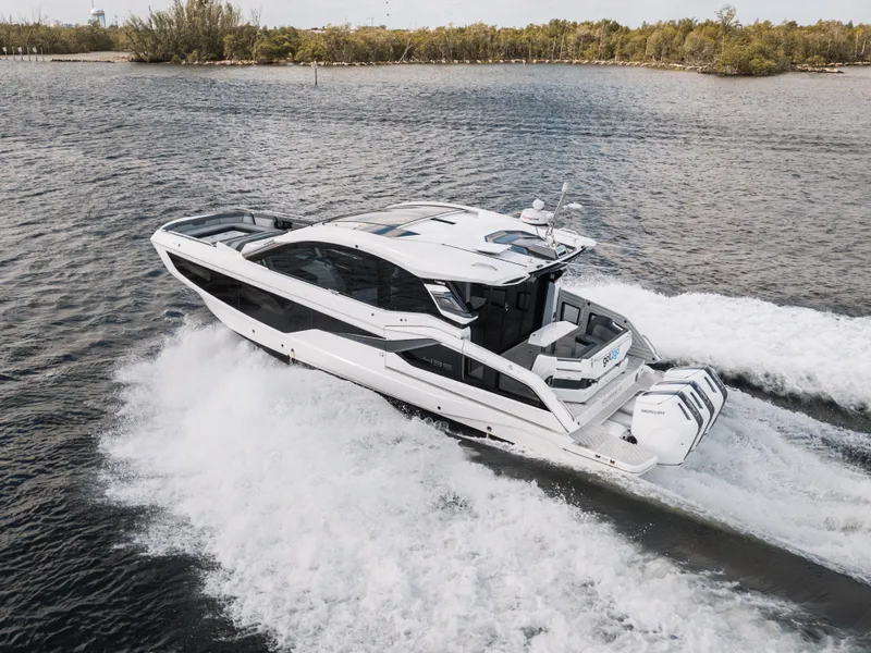 Slide: The Image of Galeon 435 GTO 2025 - 11
