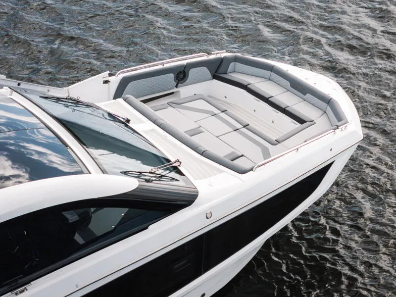 Slide: The Image of Galeon 435 GTO 2025 - 17