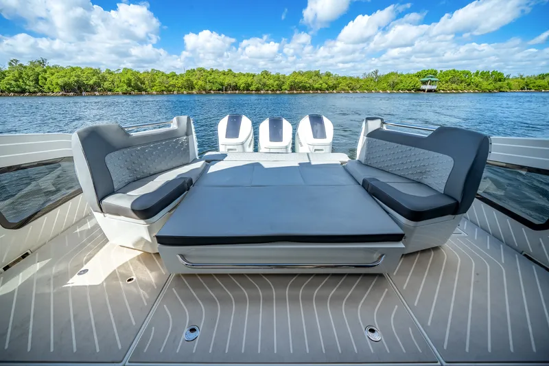 Slide: The Image of Galeon 435 GTO 2025 - 22