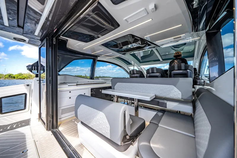 Slide: The Image of Galeon 435 GTO 2025 - 23