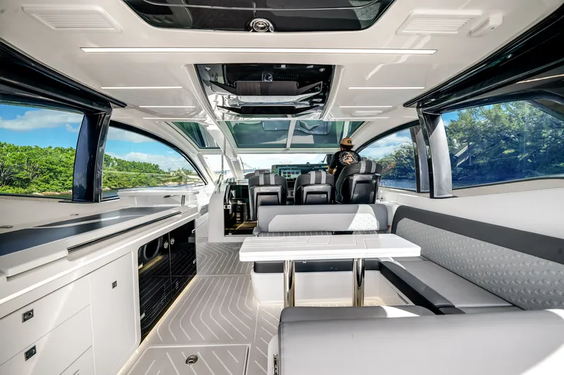 Slide: The Image of Galeon 435 GTO 2025 - 26