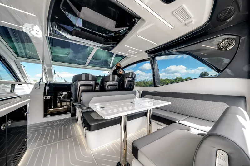 Slide: The Image of Galeon 435 GTO 2025 - 27