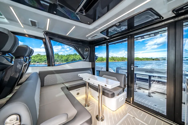 Slide: The Image of Galeon 435 GTO 2025 - 29