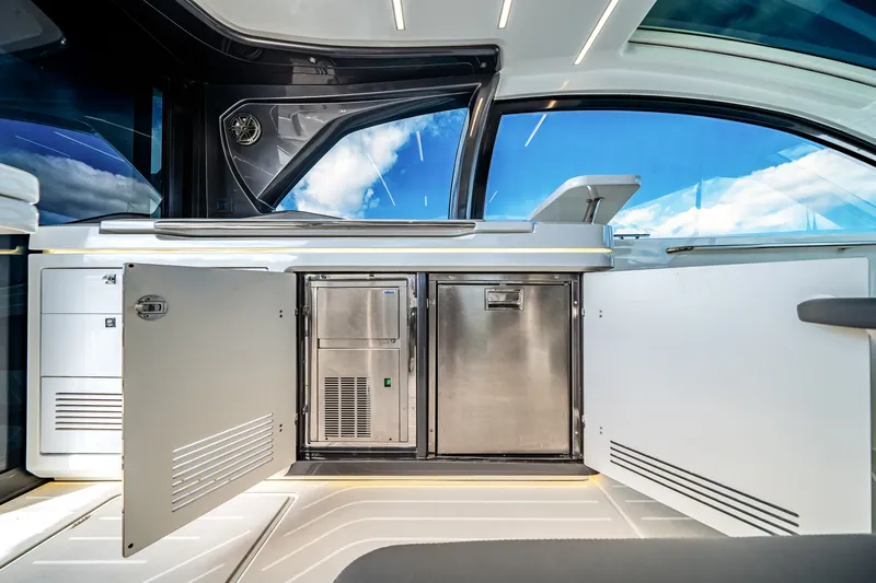 Slide: The Image of Galeon 435 GTO 2025 - 33