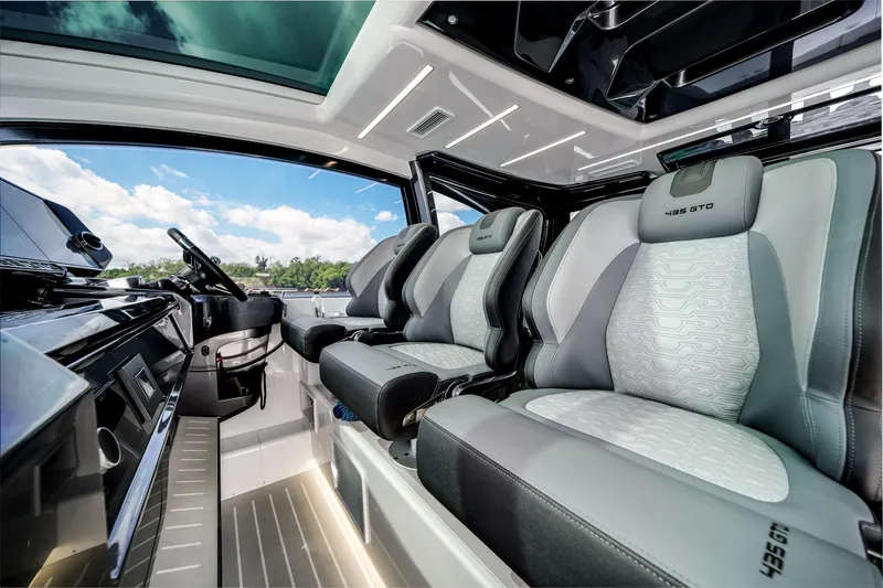 Slide: The Image of Galeon 435 GTO 2025 - 35