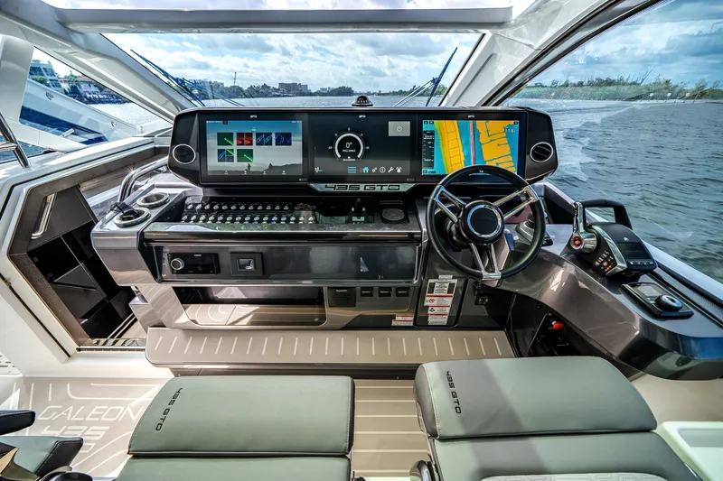 Slide: The Image of Galeon 435 GTO 2025 - 36