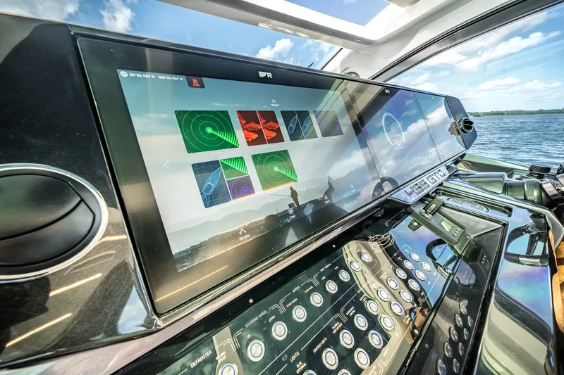 Slide: The Image of Galeon 435 GTO 2025 - 38