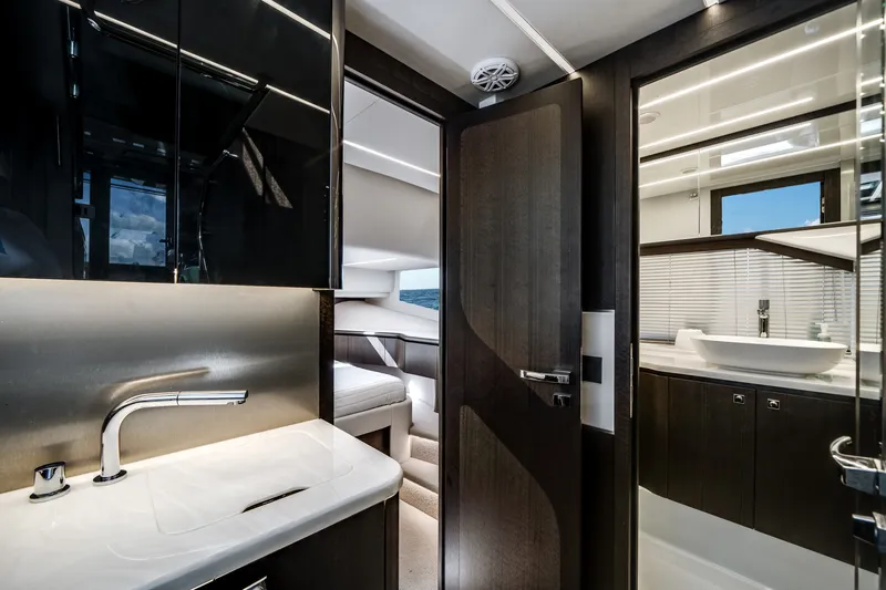 Slide: The Image of Galeon 435 GTO 2025 - 45