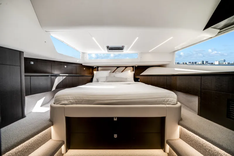 Slide: The Image of Galeon 435 GTO 2025 - 46