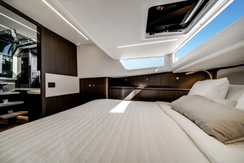 Slide: The Image of Galeon 435 GTO 2025 - 47