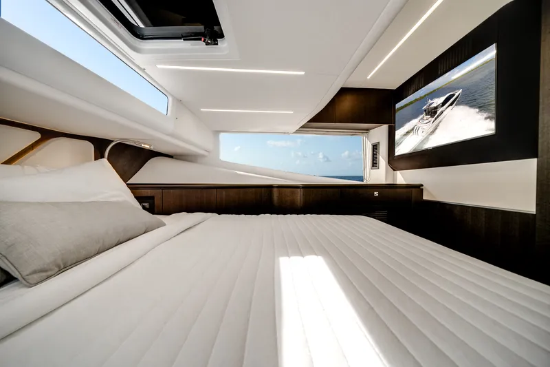 Slide: The Image of Galeon 435 GTO 2025 - 48