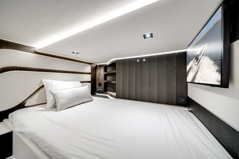 Slide: The Image of Galeon 435 GTO 2025 - 51