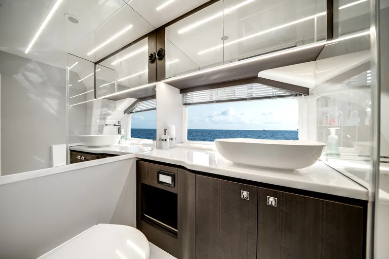 Slide: The Image of Galeon 435 GTO 2025 - 53