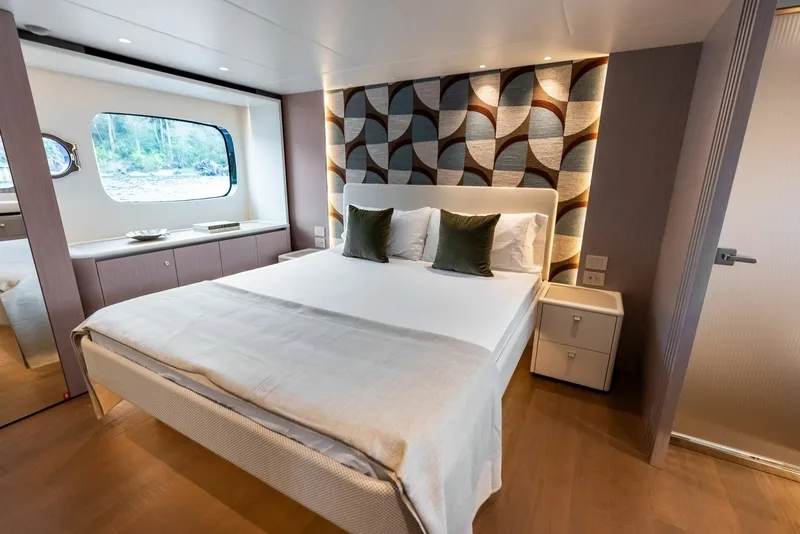 Slide: The Image of 2026 Absolute 62 Navetta NEW - 6710733
