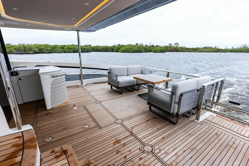 Slide: The Image of 2026 Absolute 62 Navetta NEW - 6710766