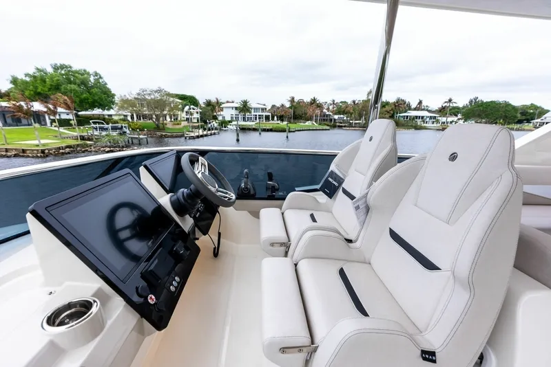 Slide: The Image of 2026 Absolute 62 Navetta NEW - 6710782