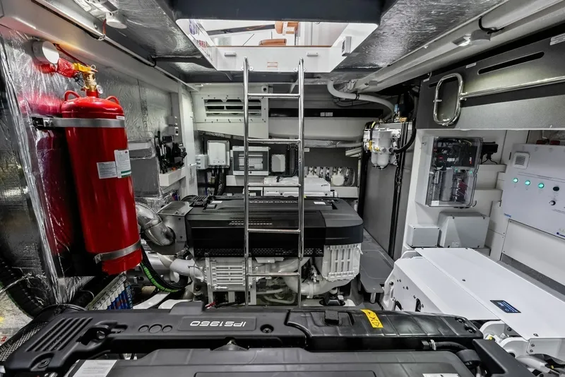 Slide: The Image of 2026 Absolute 62 Navetta NEW - 6710757