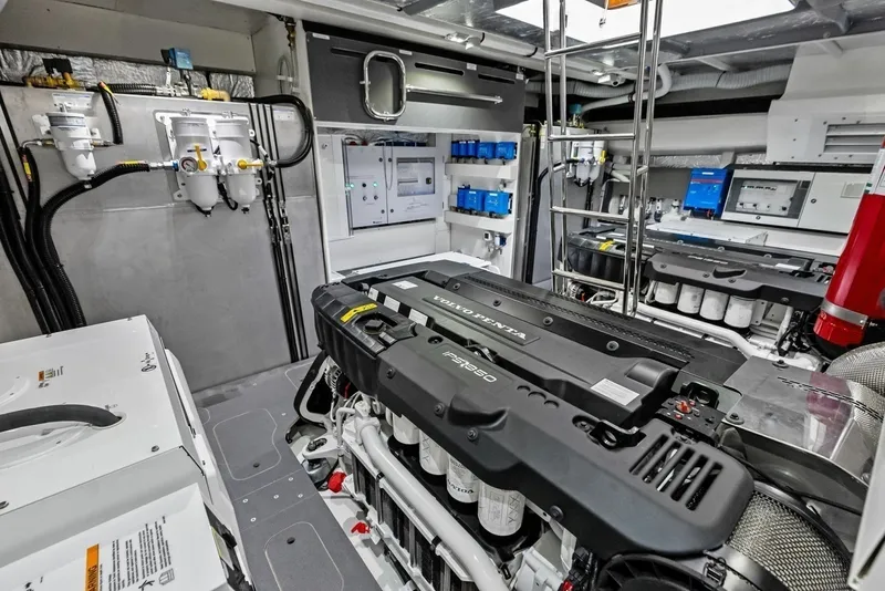 Slide: The Image of 2026 Absolute 62 Navetta NEW - 6710758