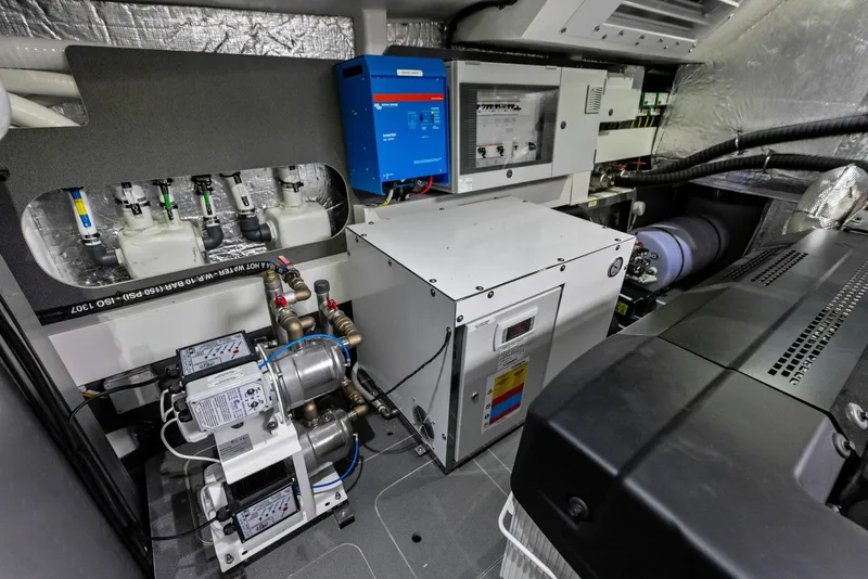 Slide: The Image of 2026 Absolute 62 Navetta NEW - 5998987