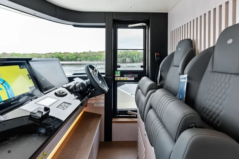 Slide: The Image of 2026 Absolute 62 Navetta NEW - 6710717