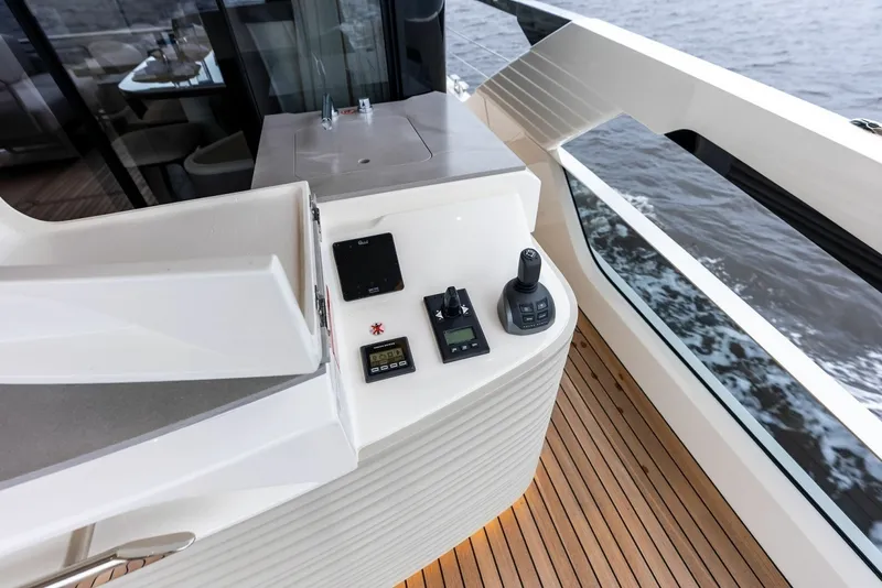 Slide: The Image of 2026 Absolute 62 Navetta NEW - 6710764
