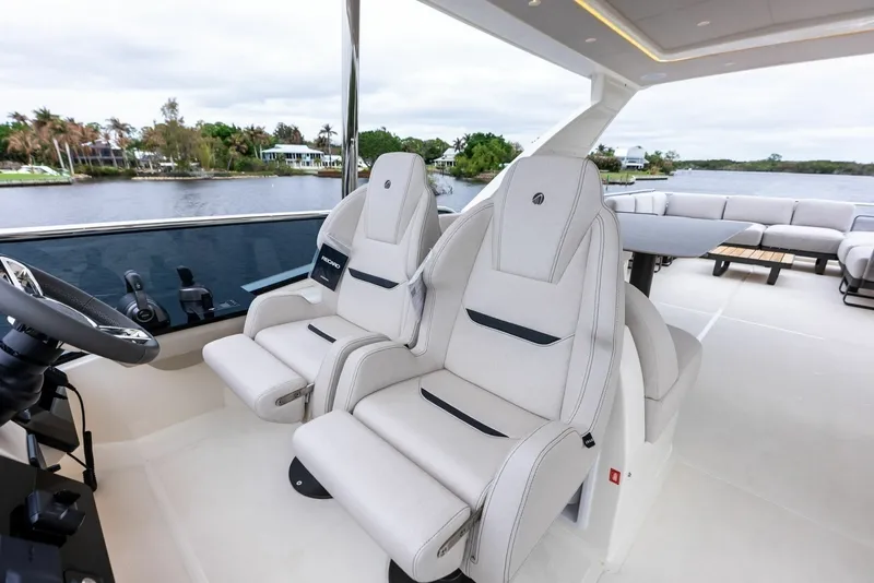 Slide: The Image of 2026 Absolute 62 Navetta NEW - 6710781