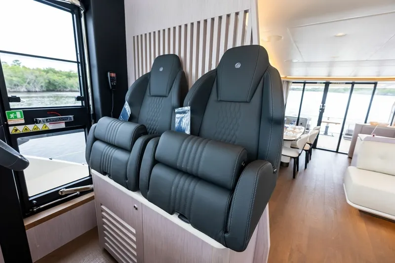 Slide: The Image of 2026 Absolute 62 Navetta NEW - 6710728