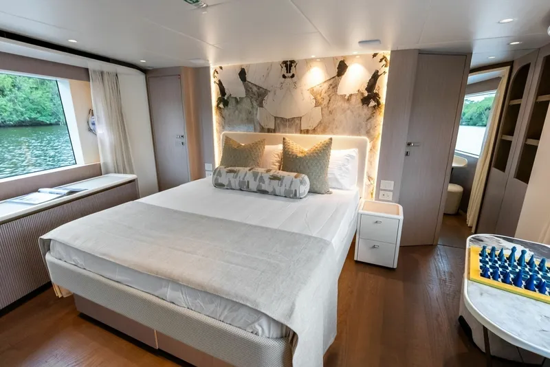 Slide: The Image of 2026 Absolute 62 Navetta NEW - 6710738